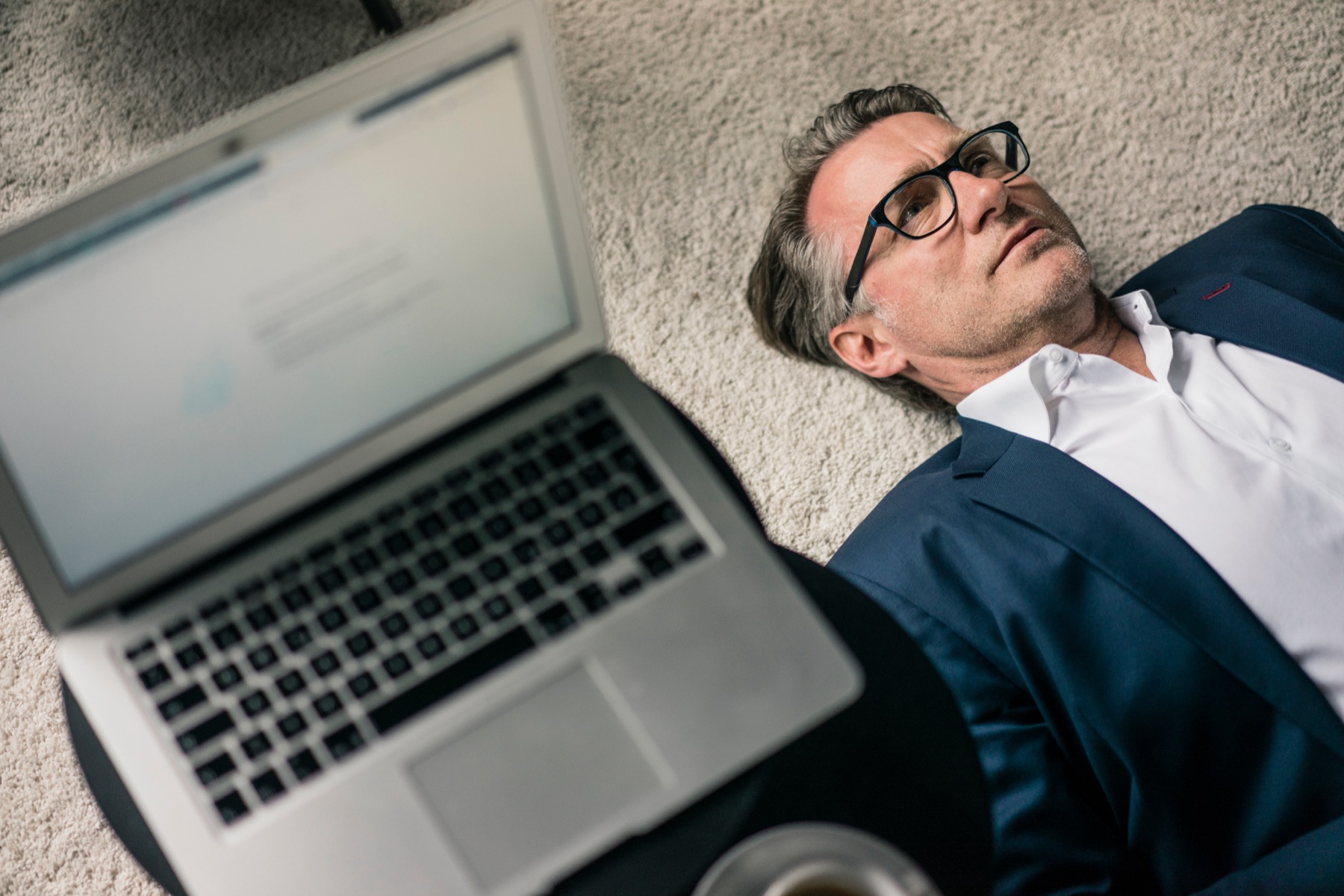 Faire affaire avec une agence web plutôt que soi-même